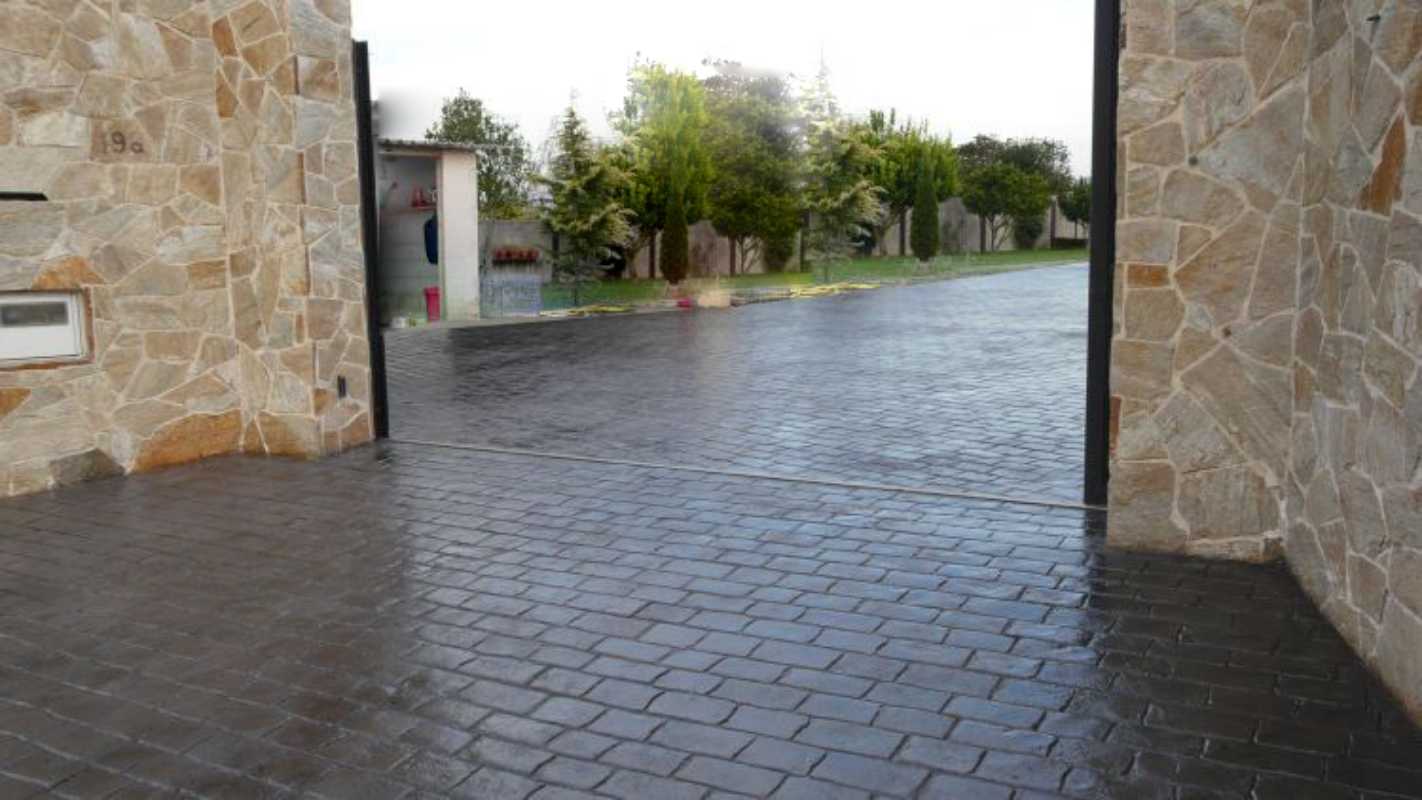 Accès de garage en béton imprimé en Artevia® Empreinte