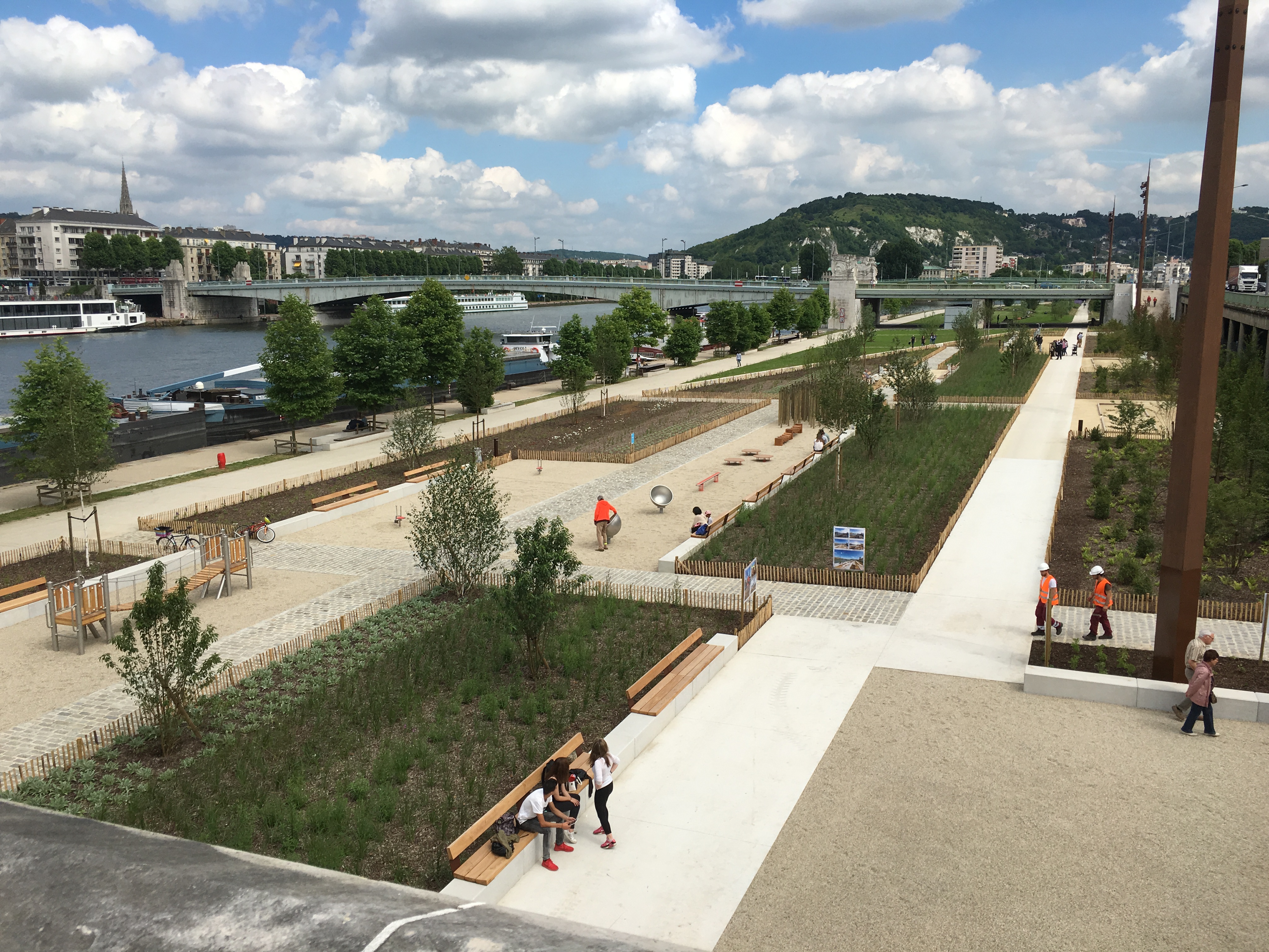 Trottoirs, allée béton en béton effet sablé Artevia® Saharo