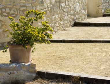 Allées et bordure de jardin en sable stabilisé Artevia® Sable